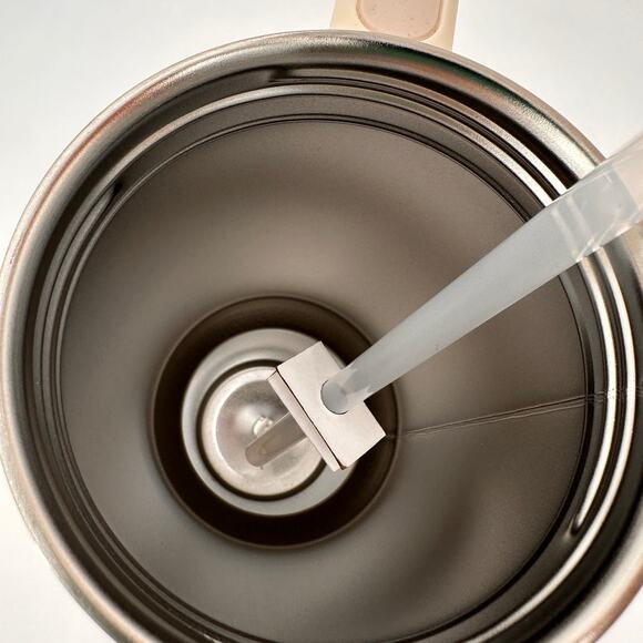 Stanley Cream The Quensher H2.0 The Flowstate 40 oz Tumbler NWOT - Picture 2 of 9